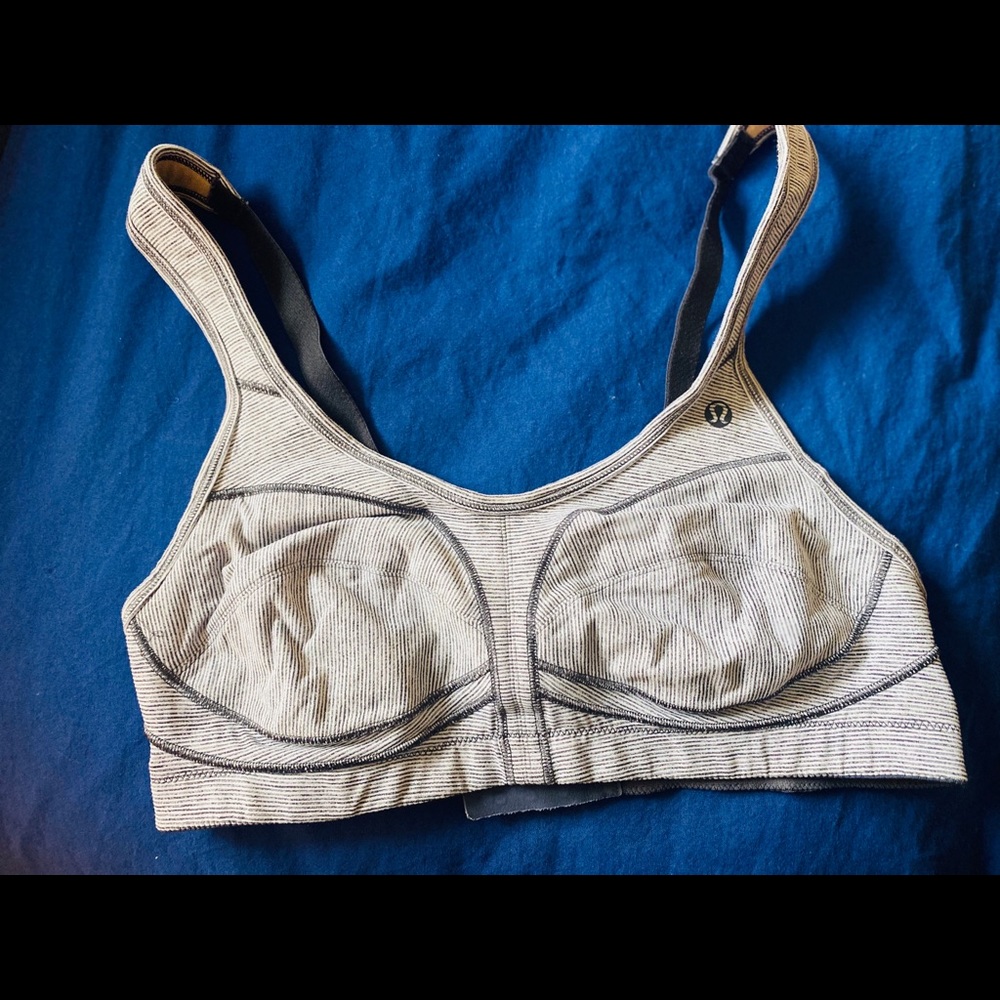 Lululemon sports bra